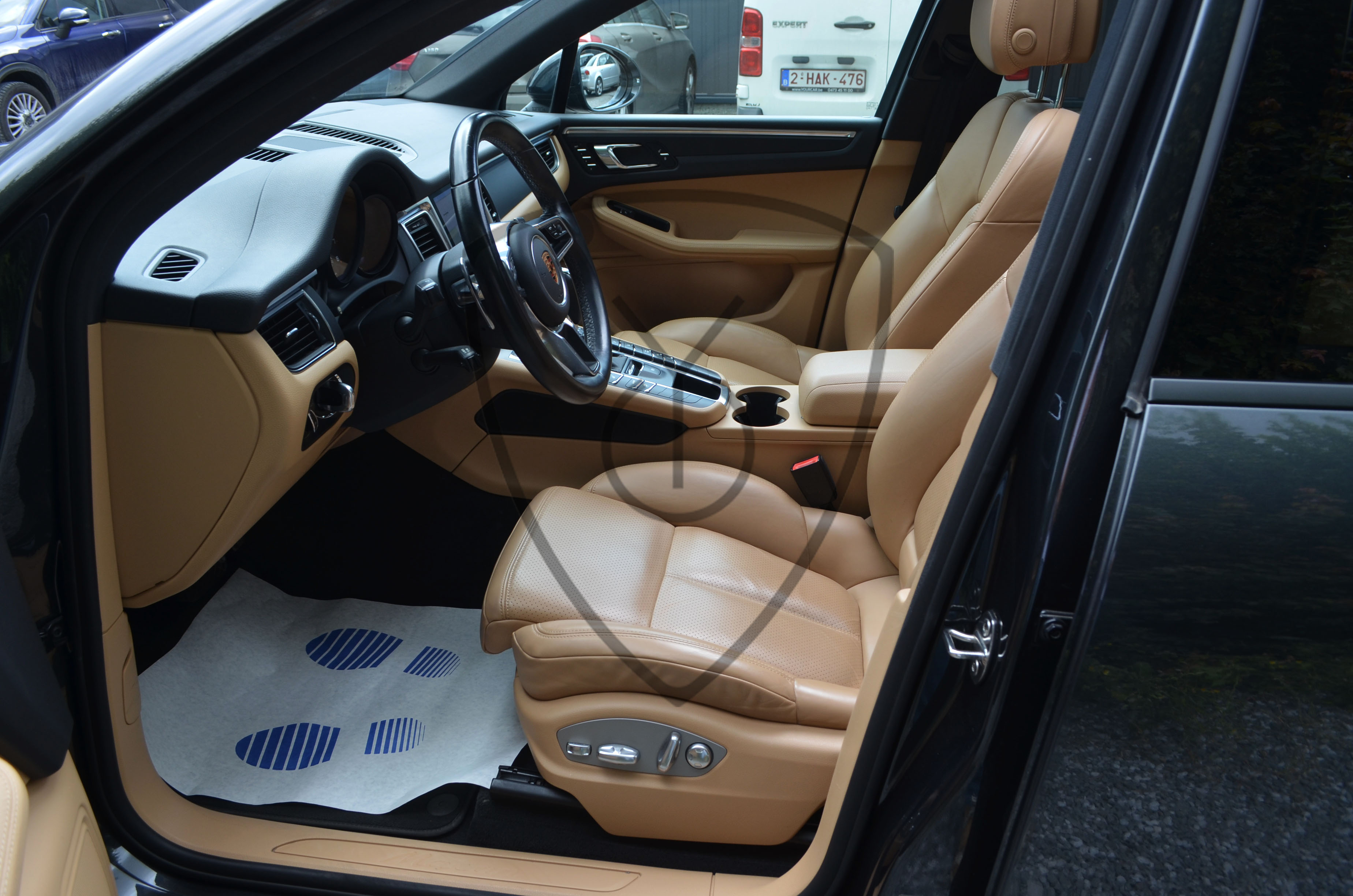 PORSCHE MACAN TURBO PDK — image 10